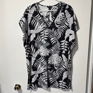 🎉4/30$🎉 Tahari Black and White Leaf Print Swim Coverup
